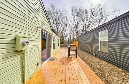 Bentonville Cottage | 1 Mi to Dtwn: Bentonville Retreat w/Patio