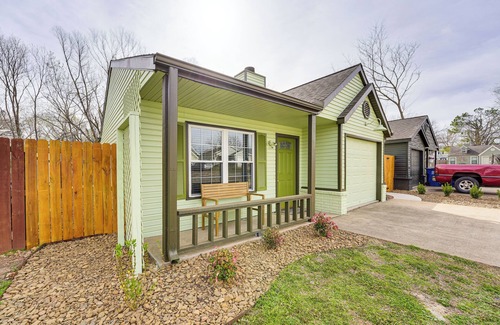 Bentonville Cottage | 1 Mi to Dtwn: Bentonville Retreat w/Patio