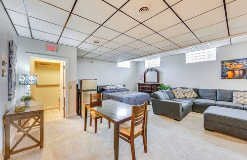 New Kensington Apartment | 1 Mi to Dtwn: Cozy Retreat in New Kensington!