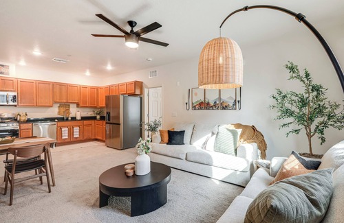 Flagstaff Condo | 1 Mi to Dtwn Flagstaff: Condo w/2 Balconies!