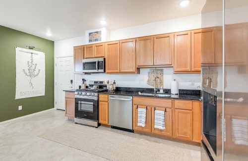 Flagstaff Condo | 1 Mi to Dtwn Flagstaff: Condo w/2 Balconies!