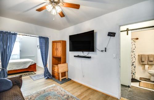 Downtown Apartment | 1 Mi to Dtwn Remote Work-Friendly Apt in Hampton!