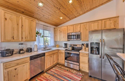 Show Low Cabin | 1 Mi to Hiking: Chic Show Low Escape w/Fire Pit!