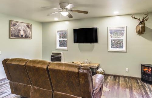 Lynx House | 1 Mi to Hunting Cozy and Secluded Stout Cabin