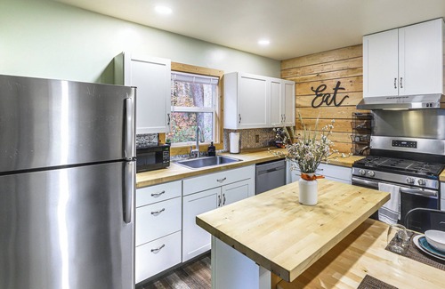 Lynx Cabin | 1 Mi to Hunting: Cozy & Secluded Stout Cabin