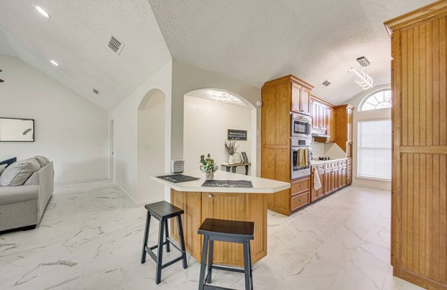 Jacksonville House | 1 Mi to Lake Jacksonville: Pet-Friendly Home