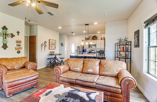 Palo Pinto County Cabin | 1 Mi to Lake: Pet-Friendly Cabin in Strawn