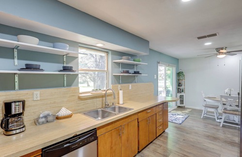Morgan House | 1 Mi to Lake Whitney: Morgan Home w/Deck!