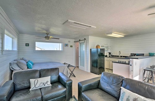 Surfside Beach Apartment | < 1 Mi to Surfside Beach: Open-Concept Cottage