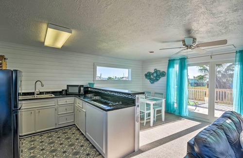 Surfside Beach Apartment | < 1 Mi to Surfside Beach: Open-Concept Cottage
