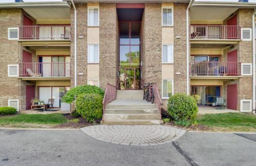 Berwyn Apartment | 1 Mi to UMD Convenient and Cozy Condo with Patio!