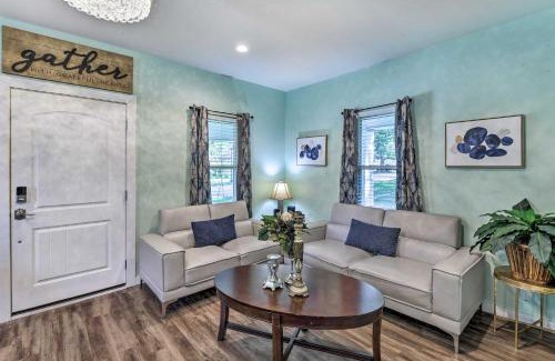 Central Arlington House | 1 Mi to UTA Arlington Elm Cottage with Fenced Yard