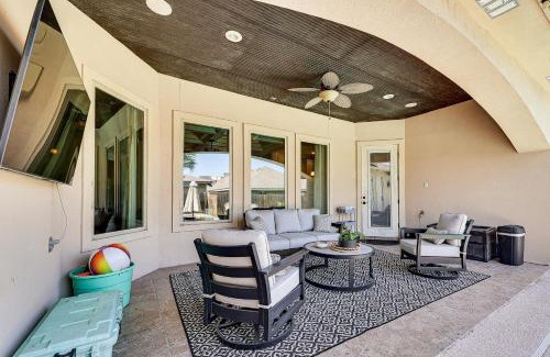 Edinburg House | 1 Mi to Vackar Stadium Roomy Retreat with Pool
