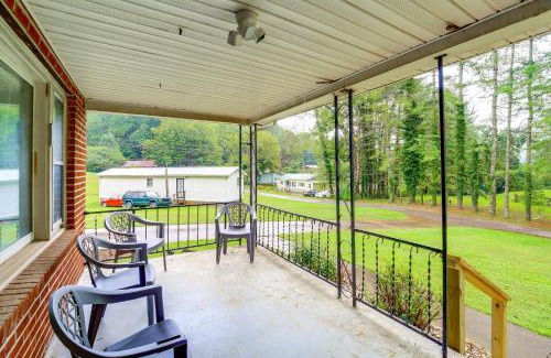 Damascus House | 1 Mi to Virginia Creeper Trail Serene Family Home