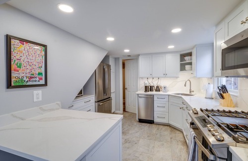 Old Town West House | < 1 Mi to Waterfront: Old Town Alexandria Home!