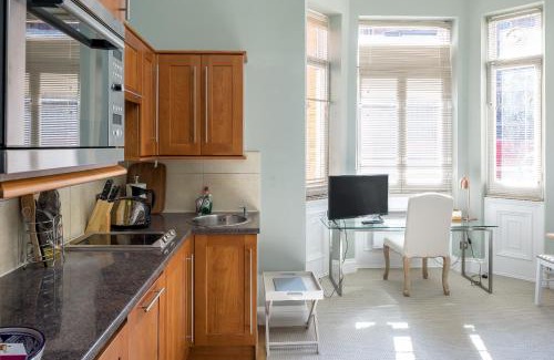 Chelsea Apartment | 1 minute from Sloane square Homm walkable to Harrods and Kings Road