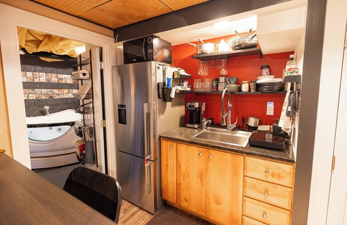 Sagamore Beach Apartment | 1 minute from the Ocean /Private Room with Jacuzzi