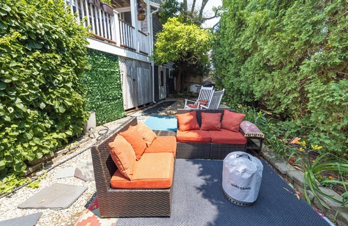 Sagamore Beach Apartment | 1 minute from the Ocean /Private Room with Jacuzzi