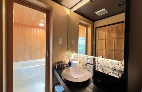 Nagawa Villa | 1-minute walk to Keihan Fushi mi Inari St ation 5-minute walk to Fushi mi Inari T aisha