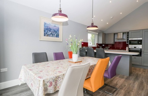 Morebath Cottage | 1 OAK PARK, family friendly, with hot tub in Bampton, Devon