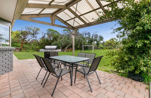 St. Andrews Beach House | 1 Oak - Rye Back Beach Accommodation
