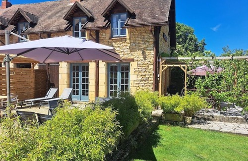 Saint-Aubin-de-Nabirat House | 1 of 4 Stone gites, large pool & many on-site activities, family friendly.