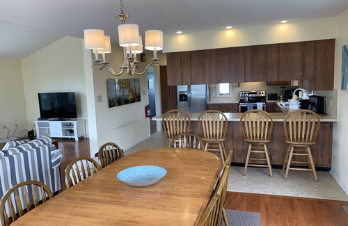 Loveladies House | 1 Off the Beach – Lovely Reverse Living Home, Great Ocean Views!