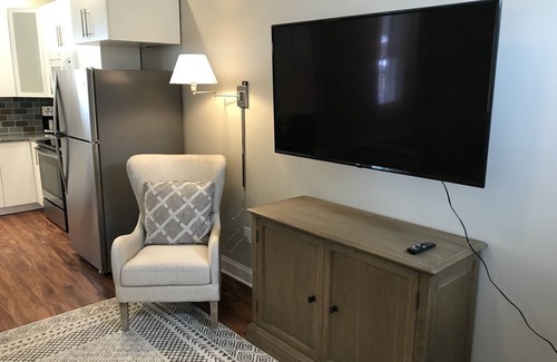 Rochester Apartment | #1 Privacy, garage, downtown, 590&490 close-by