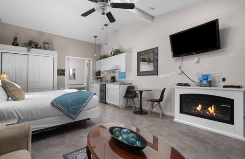 Downtown Cannon Beach Condo | 1 Sandals Spa Suite: Intimate Getaway | Steps to Beach | Dog-Friendly