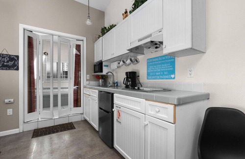 Downtown Cannon Beach Condo | 1 Sandals Spa Suite: Intimate Getaway | Steps to Beach | Dog-Friendly