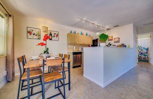 Poinsettia Heights Apartment | #1 ❤️ Spacious 1BR apt with All New Furniture