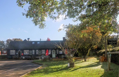 Kirdford Cottage | 1 STONEWALL COTTAGES, pet friendly, with a garden in Kirdford