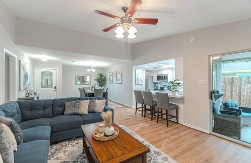 Panther Creek House | 1 story, family friendly 3bdr in The Woodlands! !