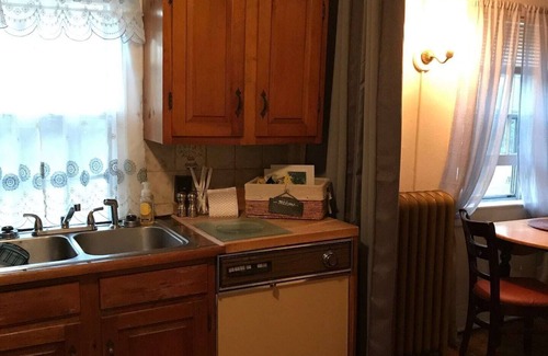 Balmville Apartment | #1, Studio Apartment in Historic Building