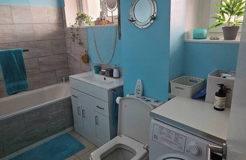 South Bermondsey Apartment | 1 sunny bedroom near Tower Bridge
