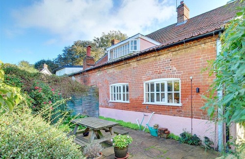 Martlesham Heath House | 1 The Knoll - Three Bedroom House, Sleeps 6