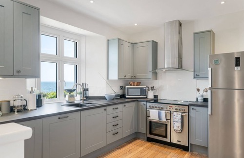 Torpoint Apartment | 1 The Old Signal House - an apartment that sleeps 6 guests in 3 bedrooms