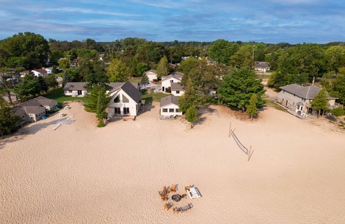 Oscoda House | #1 Thomas' Parkside Cottages, 4BR Lake Huron Beachfront w/Balcony views