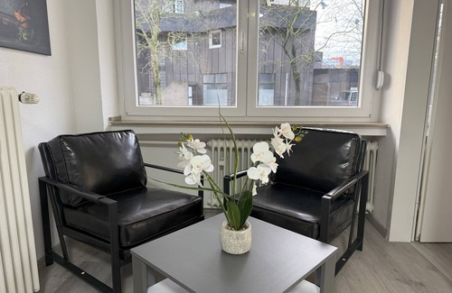 Herne Apartment | #1 Top room: central & comfortable, shared bathroom