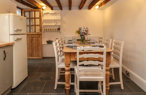 Bromsash Cottage | 1 WHITE HOUSE COTTAGES, pet friendly, with open fire in Lea