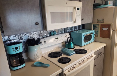 Daytona Beach Shores Condo | 10/10 EXCEPTIONAL!-164 REVIEWS-DAYTONA BEACH-2BD/2BA-RENOVATED-WELL STOCKED