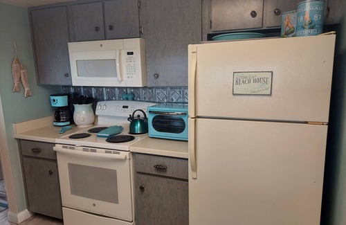 Daytona Beach Shores Condo | 10/10 EXCEPTIONAL!-164 REVIEWS-DAYTONA BEACH-2BD/2BA-RENOVATED-WELL STOCKED