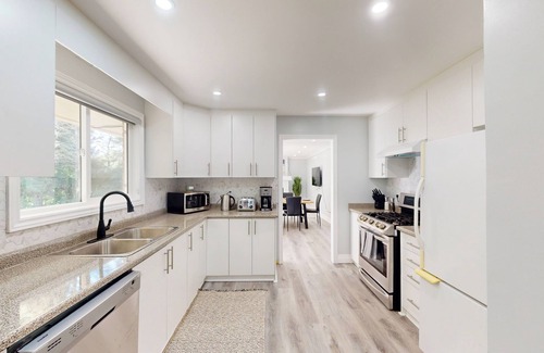 York Regional Municipality Other | 10 Acre Farmhouse with Pool + Ponds [5 Bedrooms/3 Baths]