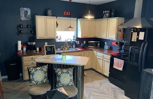 Nemo House | 10 acres with NO CLEANING FEES and fresh chicken eggs with your stay!