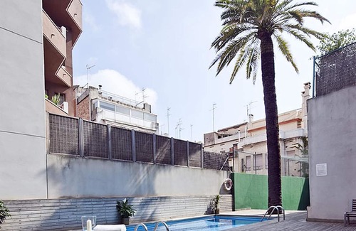 El Putget i Farro Apartment | 10 apartments with terrace & pool near the centre of Barcelona for up to 60 pax