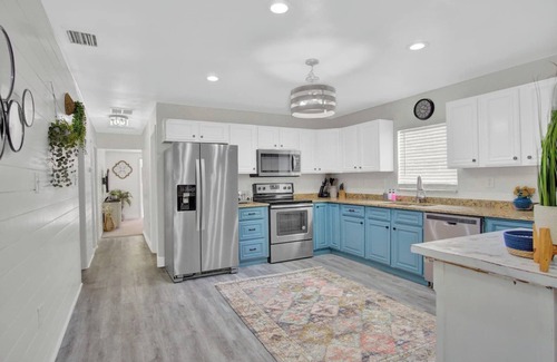 Riverside Heights House | 10 beds! Large home for groups & multiple families! PETS OK!