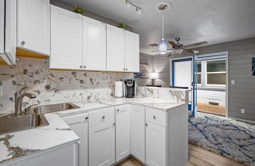 Roosevelt Condo | 10 Chelsea Place On The Park, In Heart Of Downtown