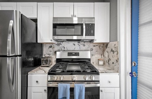 Roosevelt Condo | 10 Chelsea Place On The Park, In Heart Of Downtown