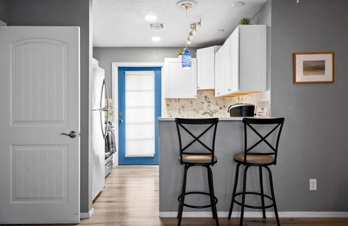 Roosevelt Condo | 10 Chelsea Place On The Park, In Heart Of Downtown