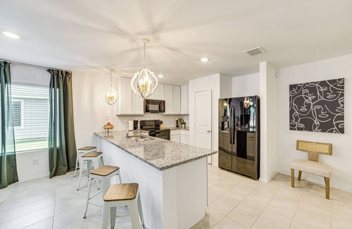 Dallas House | ~ 10 Mi to Dallas Hospitals: Stylish Home w/Yard!
